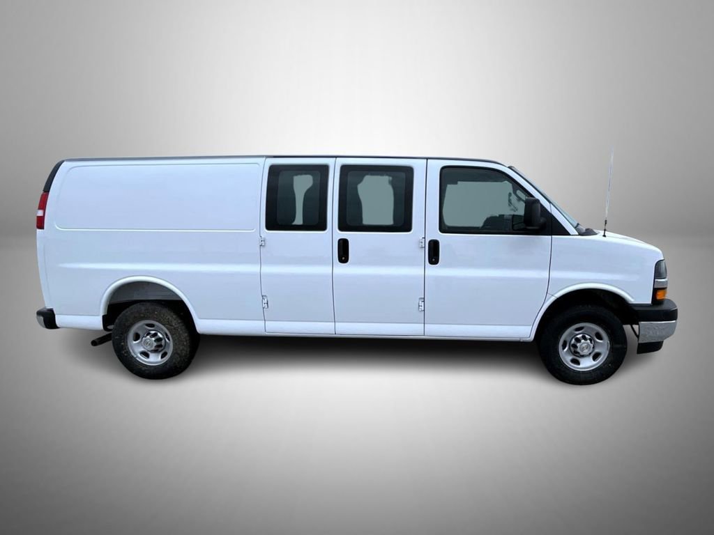 New 2026 Summit White Chevrolet 1WT image 4