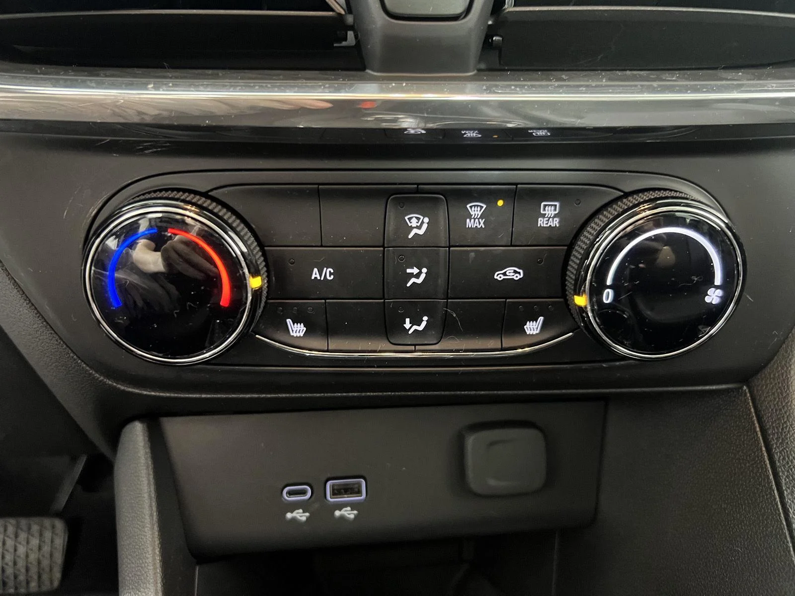 Used 2026 Summit White Buick Preferred image 18
