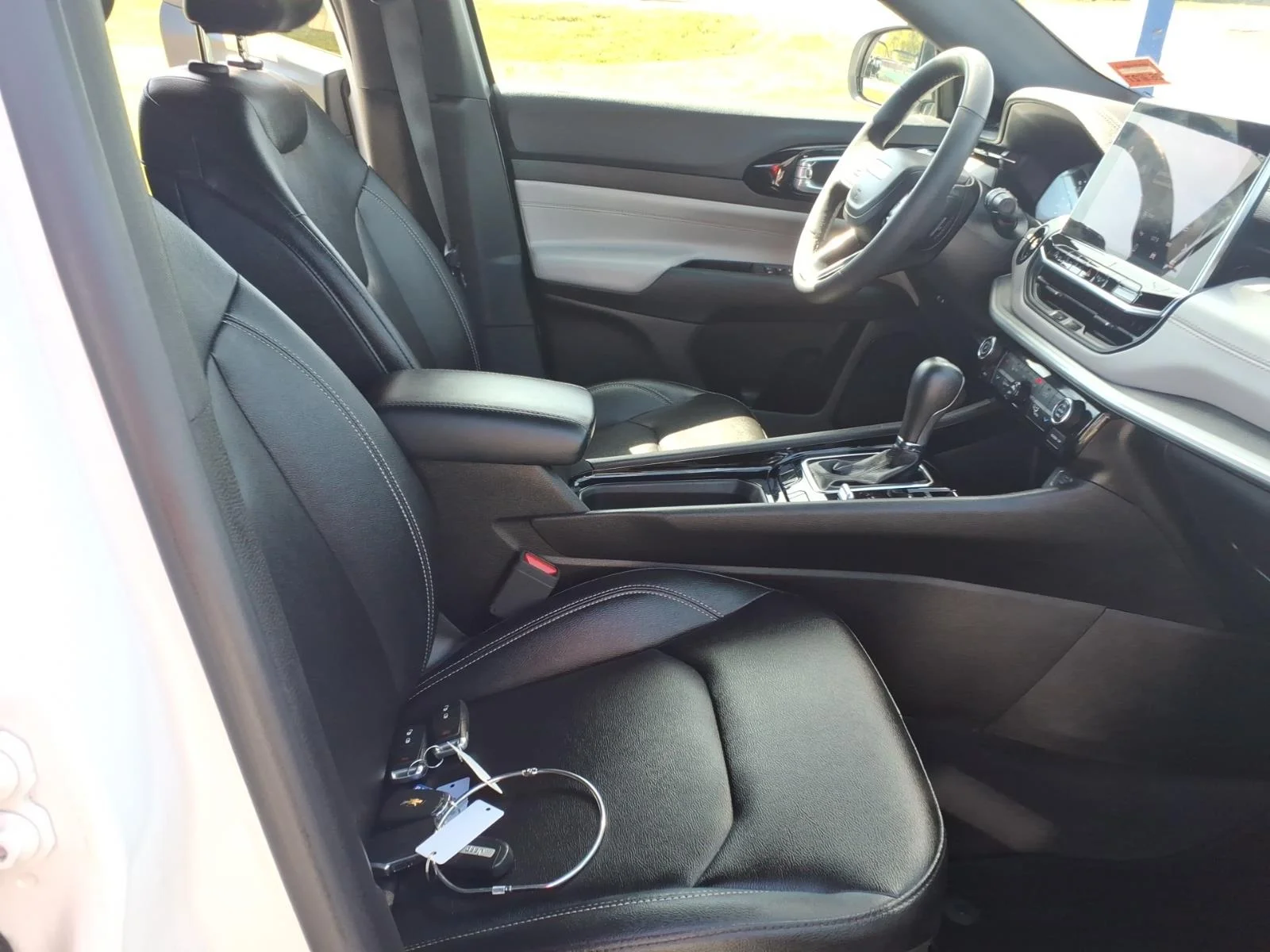 Used 2025 Bright White Clearcoat Jeep Limited image 15