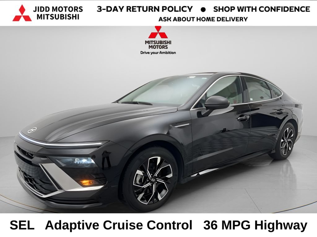 Used 2025 Abyss Black Hyundai SEL image 1