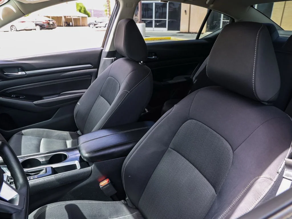 Used 2021 Black Nissan 2.5 SV image 14