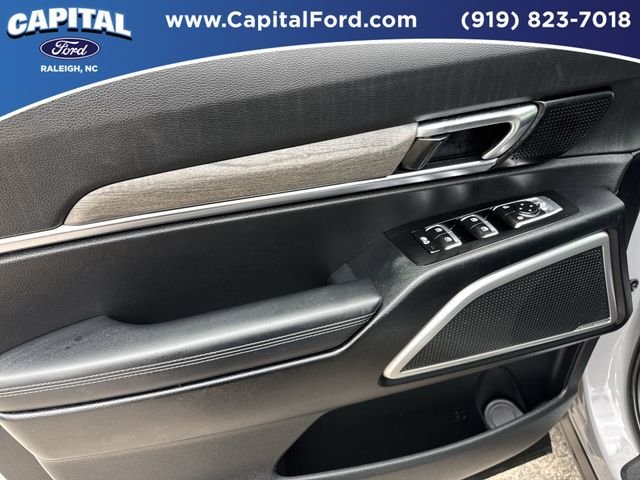 Used 2022 Gray Kia EX image 20