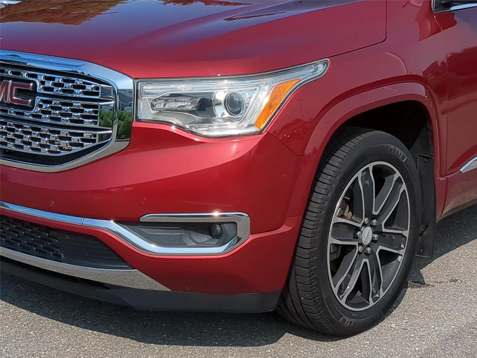 Used 2019 Red Quartz Tintcoat GMC Denali image 9