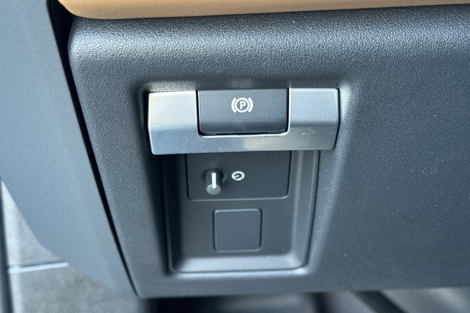 New 2026 Santorini Black Land Rover S image 32