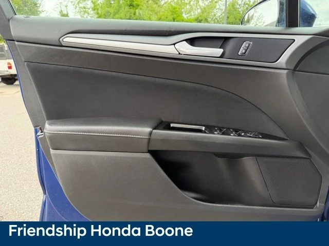 Used 2016 Blue Ford SE image 13