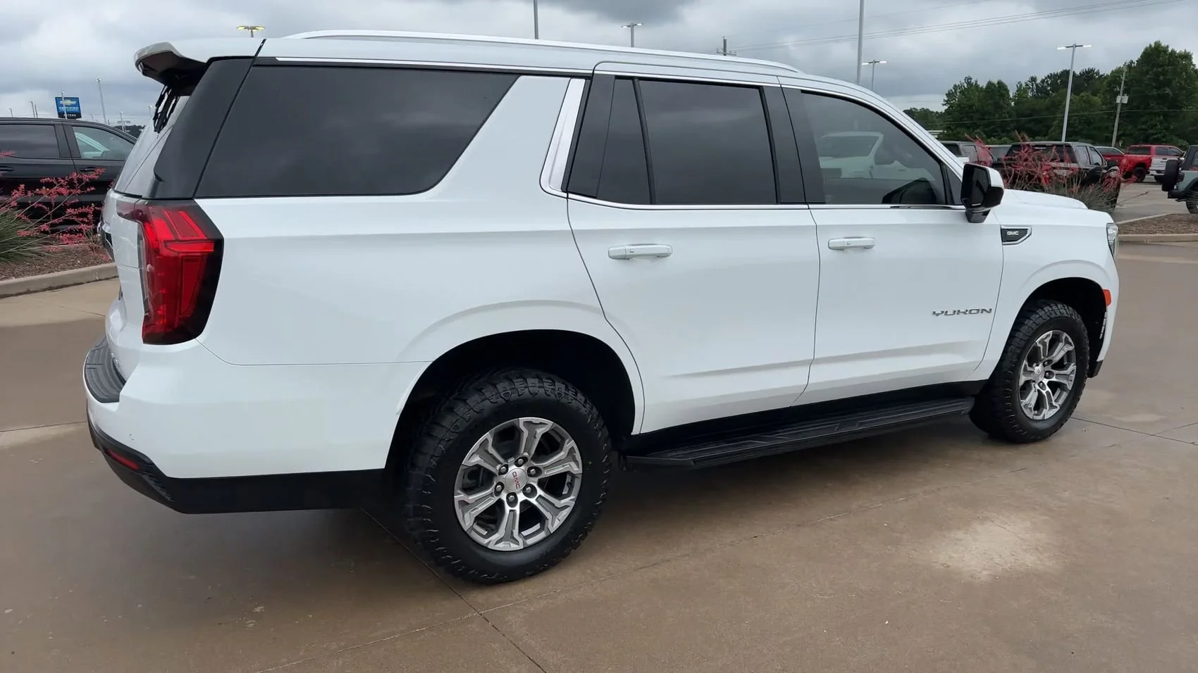 Used 2021 Summit White GMC SLE image 7