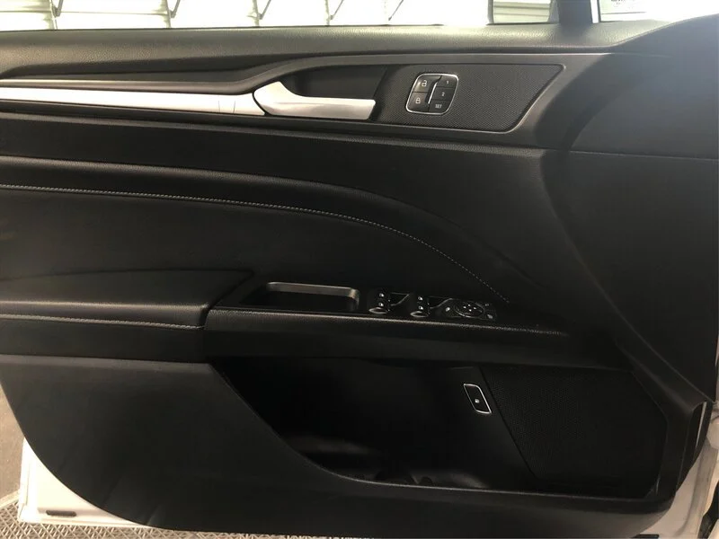 Used 2018 Oxford White Ford Titanium image 17