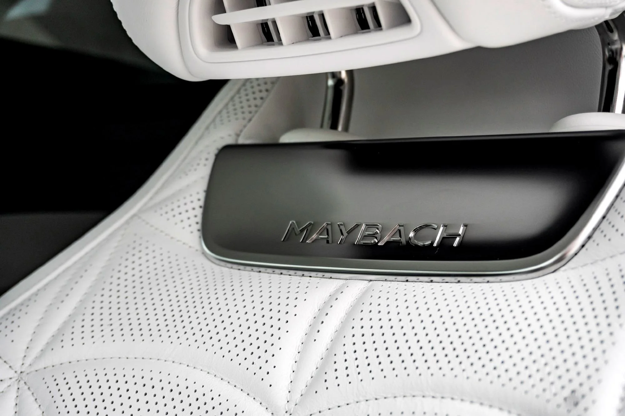 New 2026 White Mercedes-Benz Maybach SL 680 Monogram Series image 19