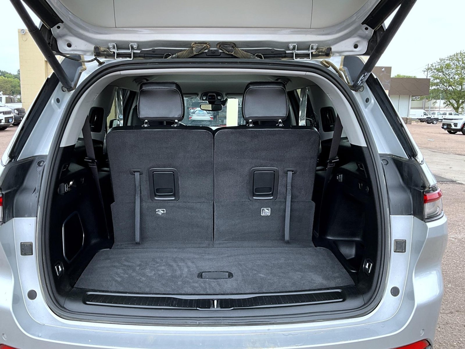 Used 2021 Silver Jeep Limited image 9