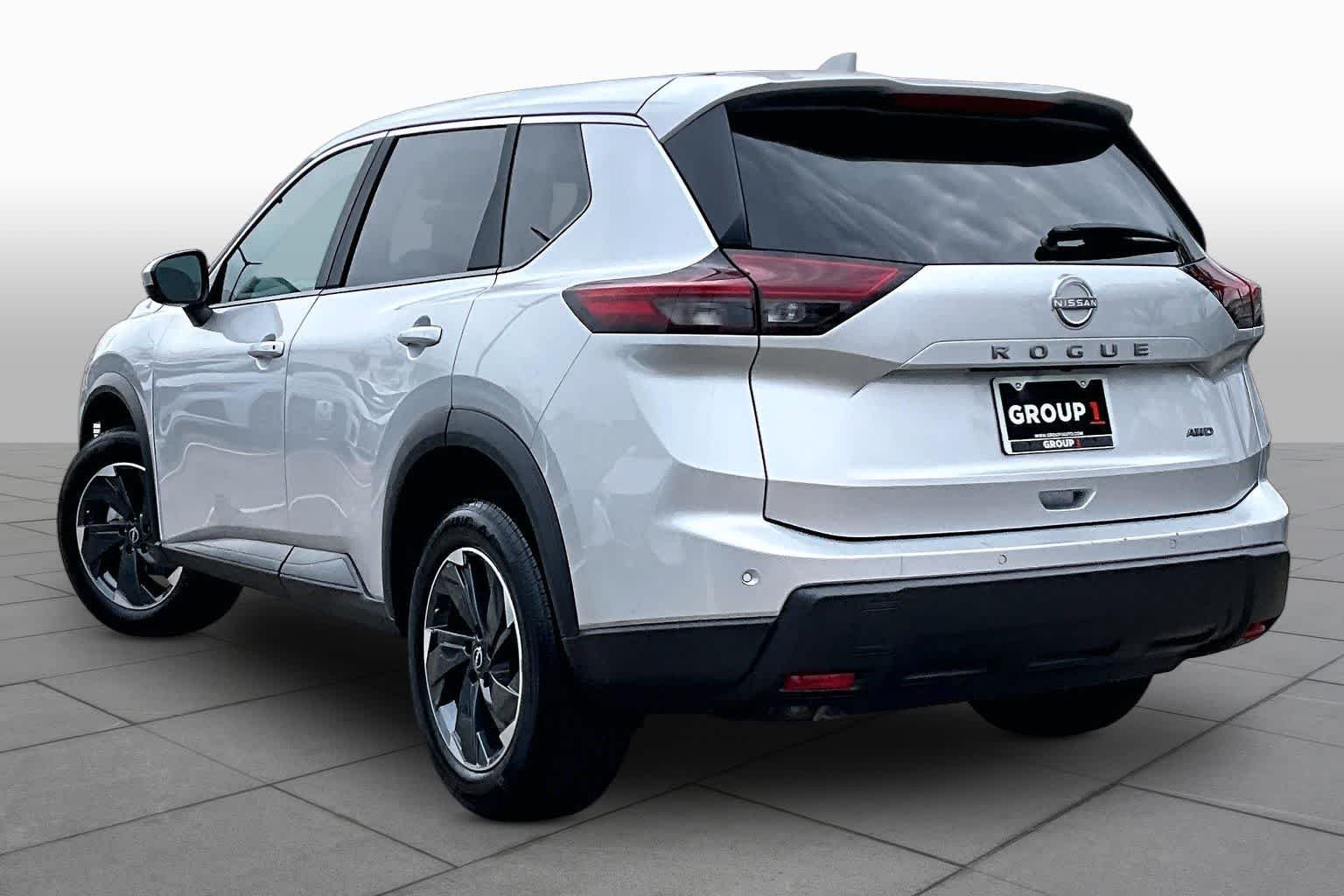 Used 2025 Brilliant Silver Metallic Nissan SV image 11