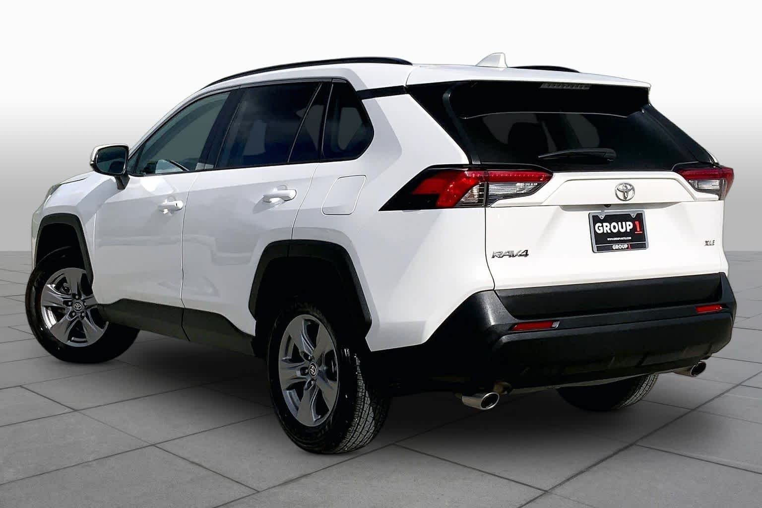 Used 2025 Ice Cap Toyota XLE image 12