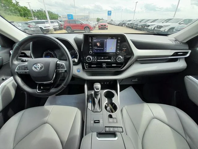 Used 2021  Toyota XLE image 44