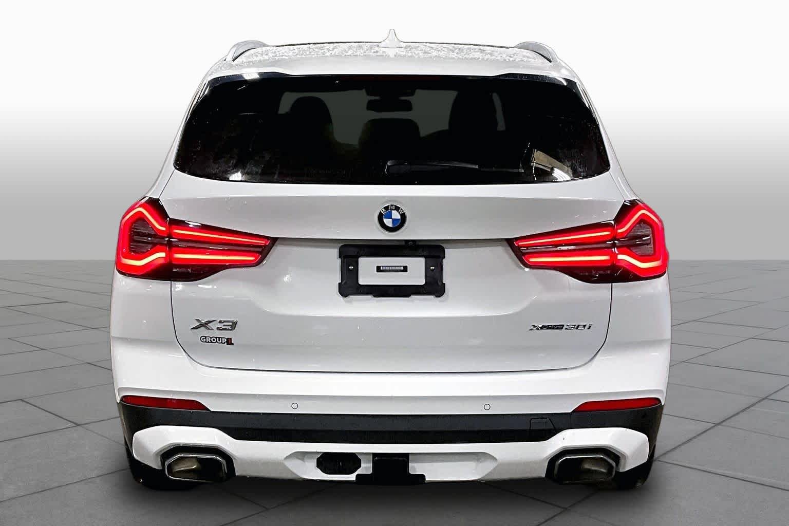 Used 2022 Alpine White BMW xDrive30i image 5