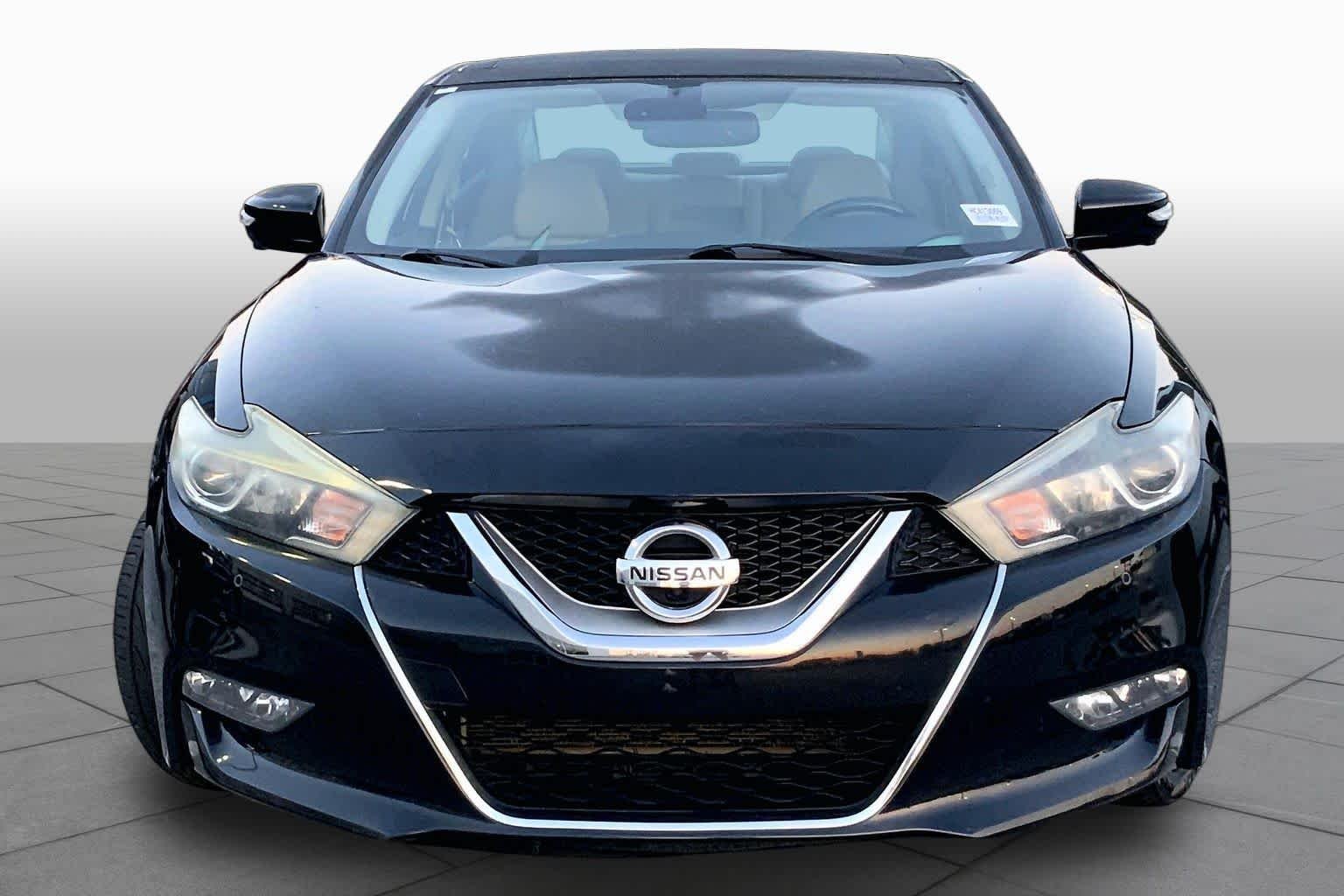 Used 2017 Super Black Nissan Platinum image 4