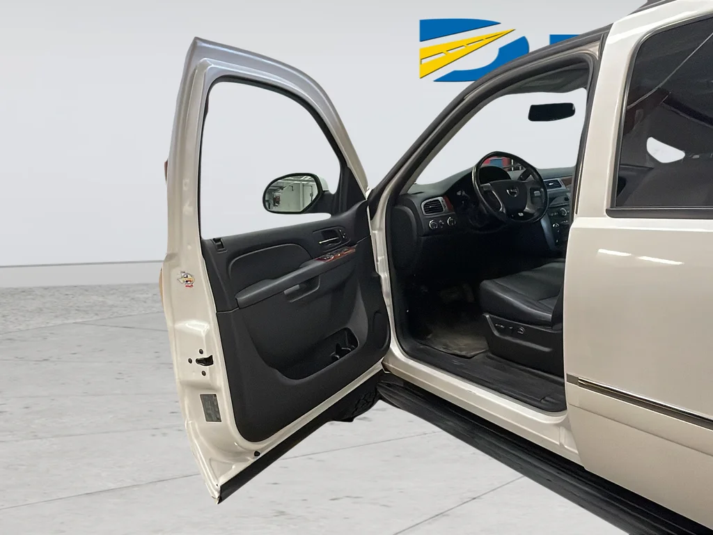 Used 2011 White GMC SLT image 34