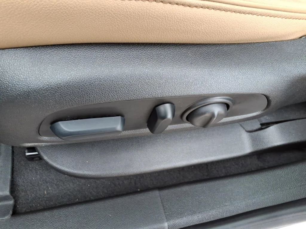 Used 2024 Iridescent Pearl Tricoat Chevrolet Premier image 14