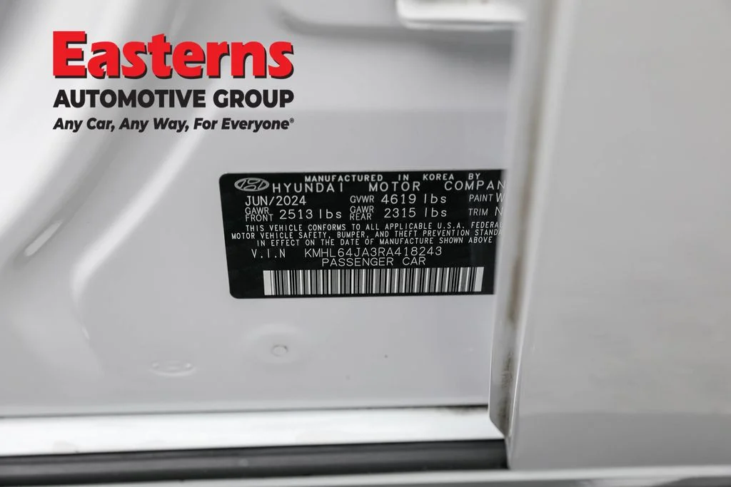 Used 2024 White Hyundai SEL image 35