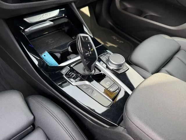 Used 2021 Silver BMW xDrive30i image 19