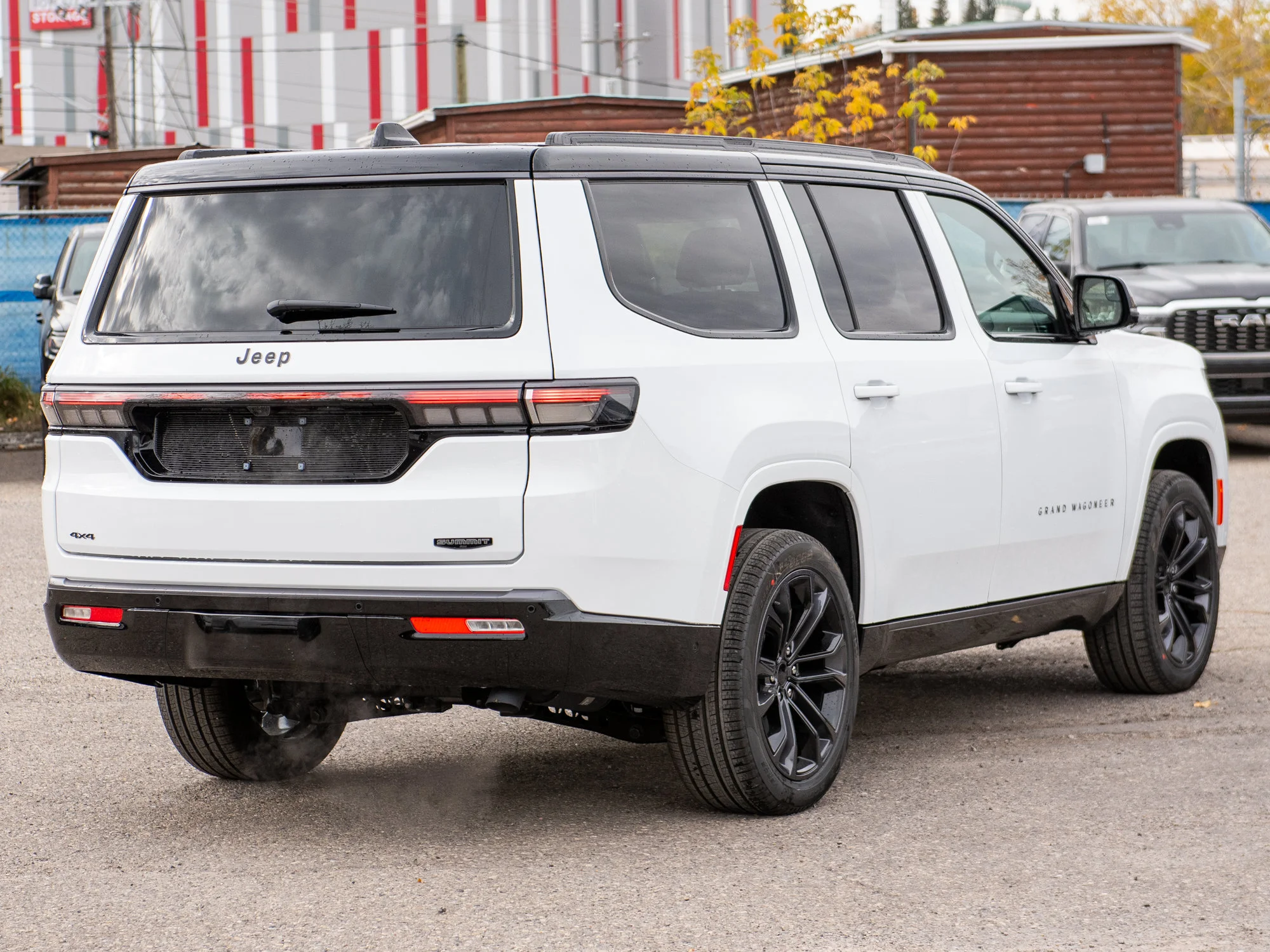 New 2027 White Jeep Summit Obsidian* 4x4, Rear DVD, Massage Seats, HD Trailer Tow Pkg image 4