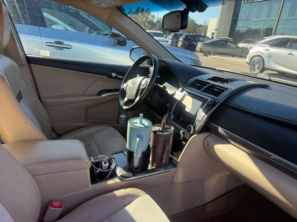 Used 2013 Super White Toyota XLE image 11