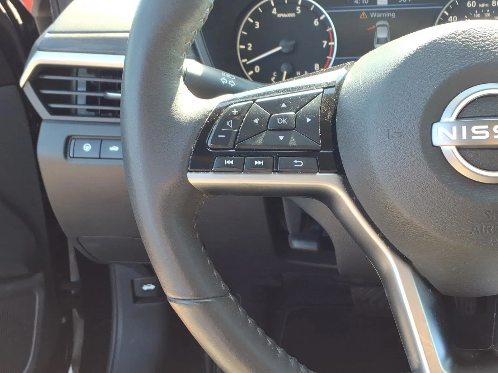Used 2025 Super Black Nissan SL image 17