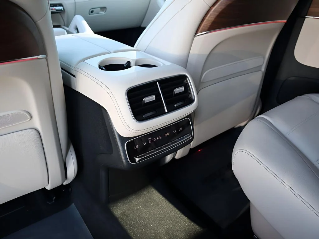 New 2026 MANUFAKTUR Moonlight White Metallic Mercedes-Benz GLS 450 image 29