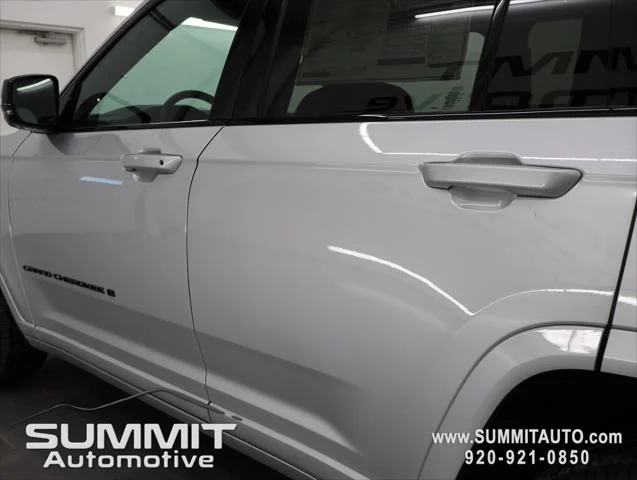 New 2026 Silver Zynith Exterior Paint Jeep Limited image 37