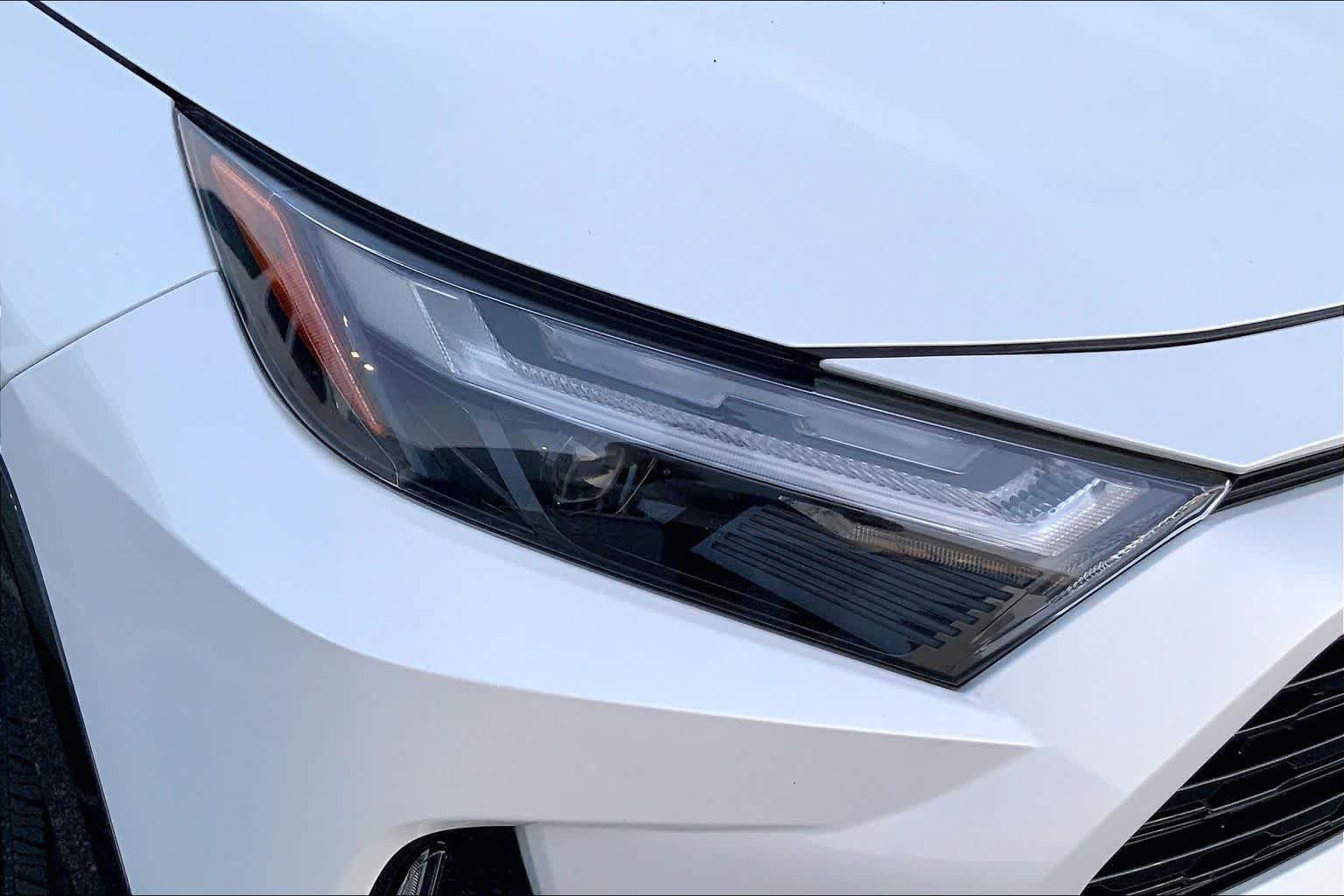 Used 2023 Wind Chill Pearl/Midnight Black Metallic Toyota Hybrid XSE image 26