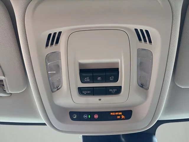 Used 2021 Blue Buick Essence image 31