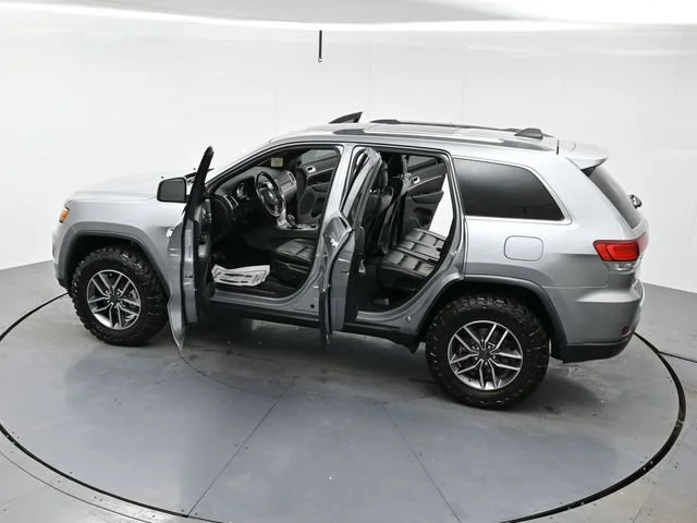 Used 2020 Billet Silver Metallic Clearcoat Jeep Limited image 40