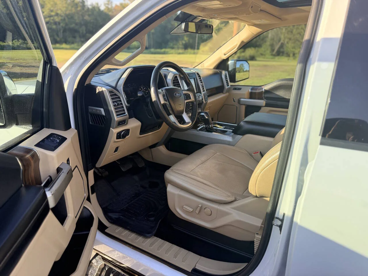 Used 2016 White Ford Lariat 4x4 4dr SuperCrew 5.5 ft. SB image 15
