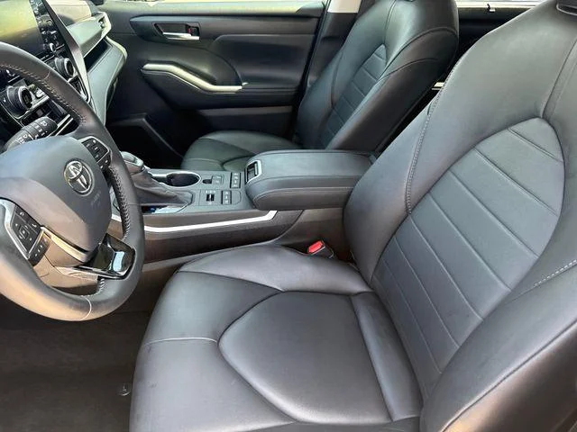 Certified Used 2020 CELESTIAL SILVER METALLIC Toyota XLE image 9