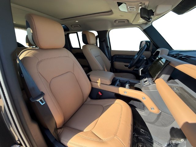 New 2026 Carpathian Grey Land Rover X-Dynamic SE image 16