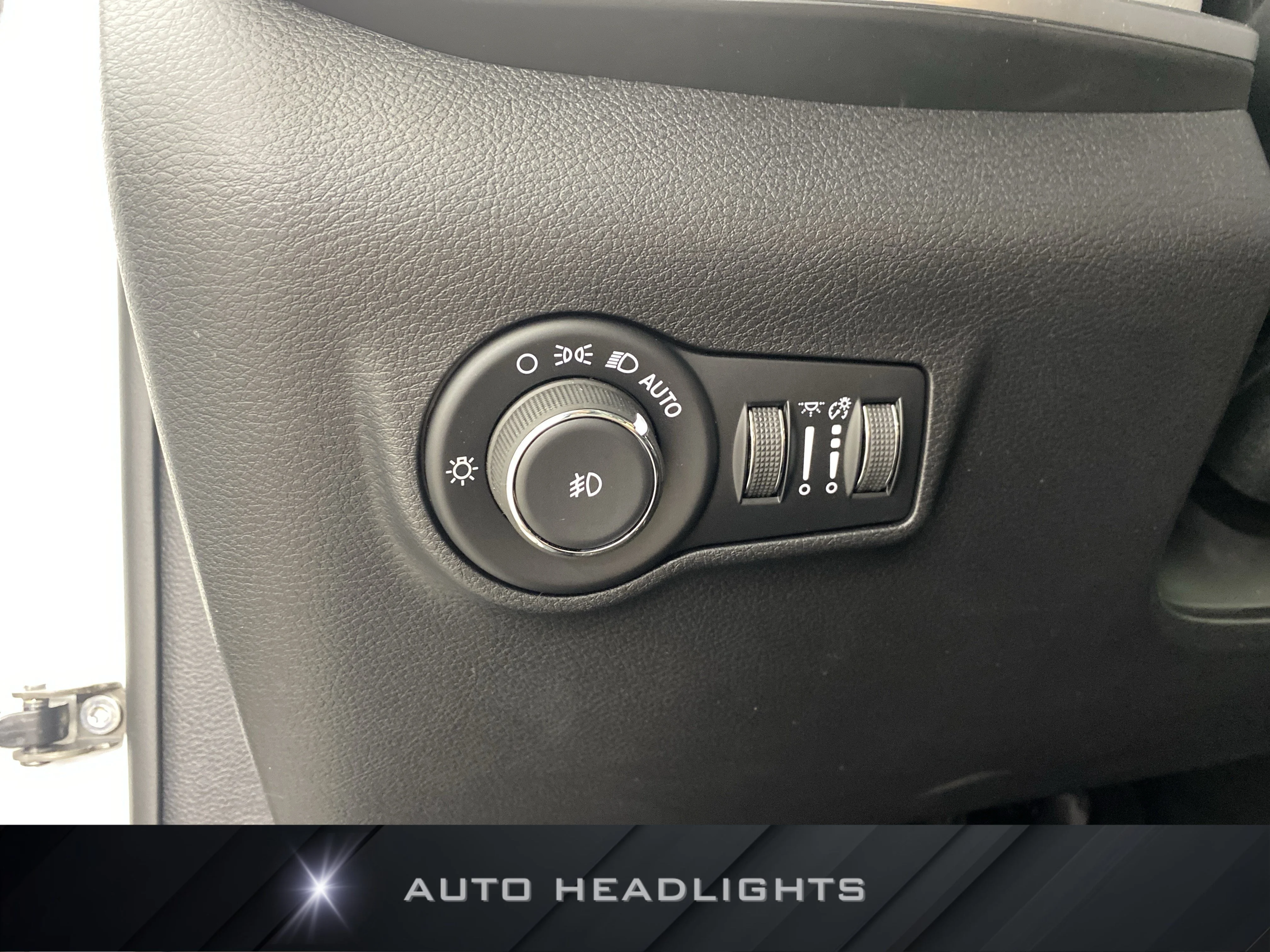 New 2026 Bright White Clear-Coat Exterior Paint Jeep Limited image 22