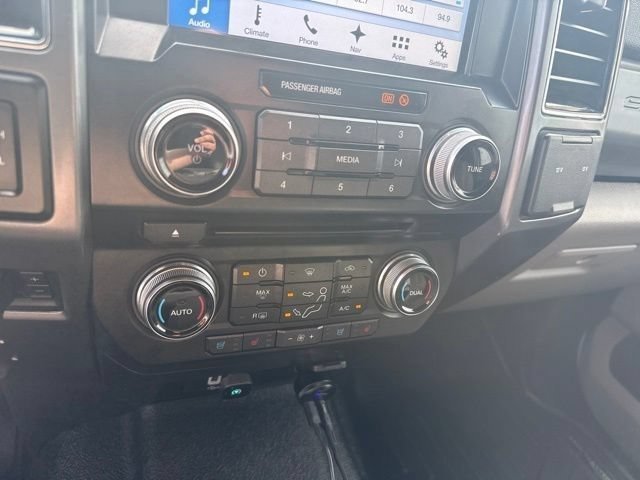 Used 2019 Oxford White Ford XLT image 24
