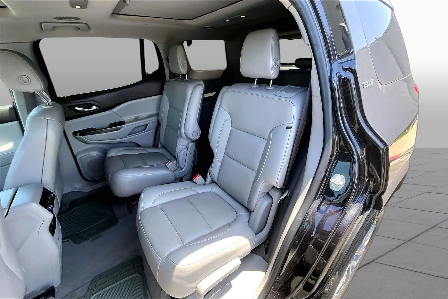 Used 2018 Iridium Metallic GMC SLT image 19