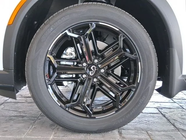 New 2026 2T RAD WHT INFINITI Sport AWD image 28