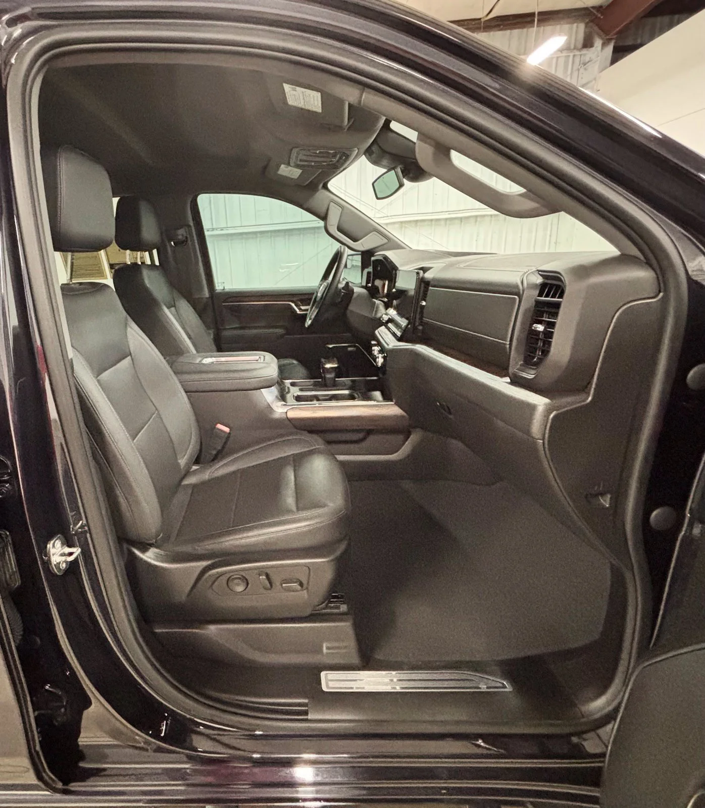 Used 2022 Silver GMC SLT image 18
