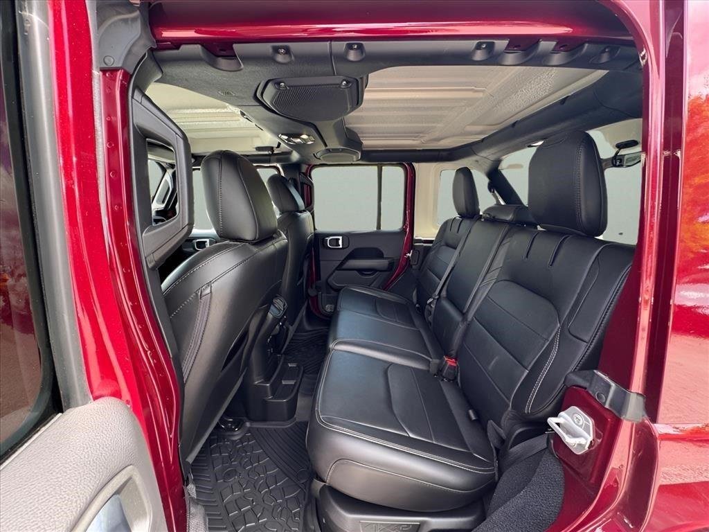 Used 2022 Snazzberry Pearlcoat Jeep Unlimited Sahara image 13