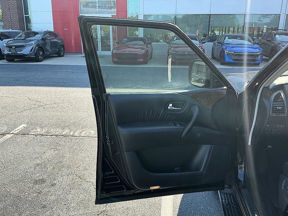 Used 2019 Super Black Nissan SL image 11