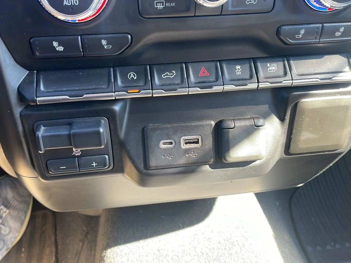 Used 2020 Onyx Black GMC Elevation image 4