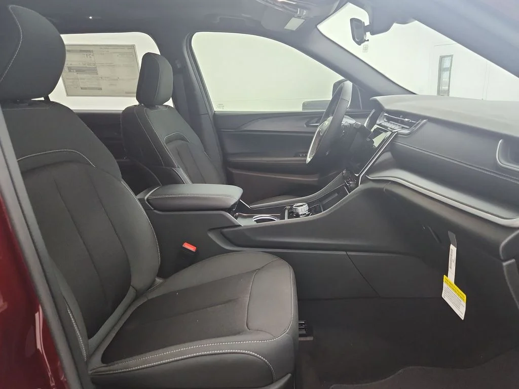 New 2026 Velvet Red Pearlcoat Jeep Laredo X image 32