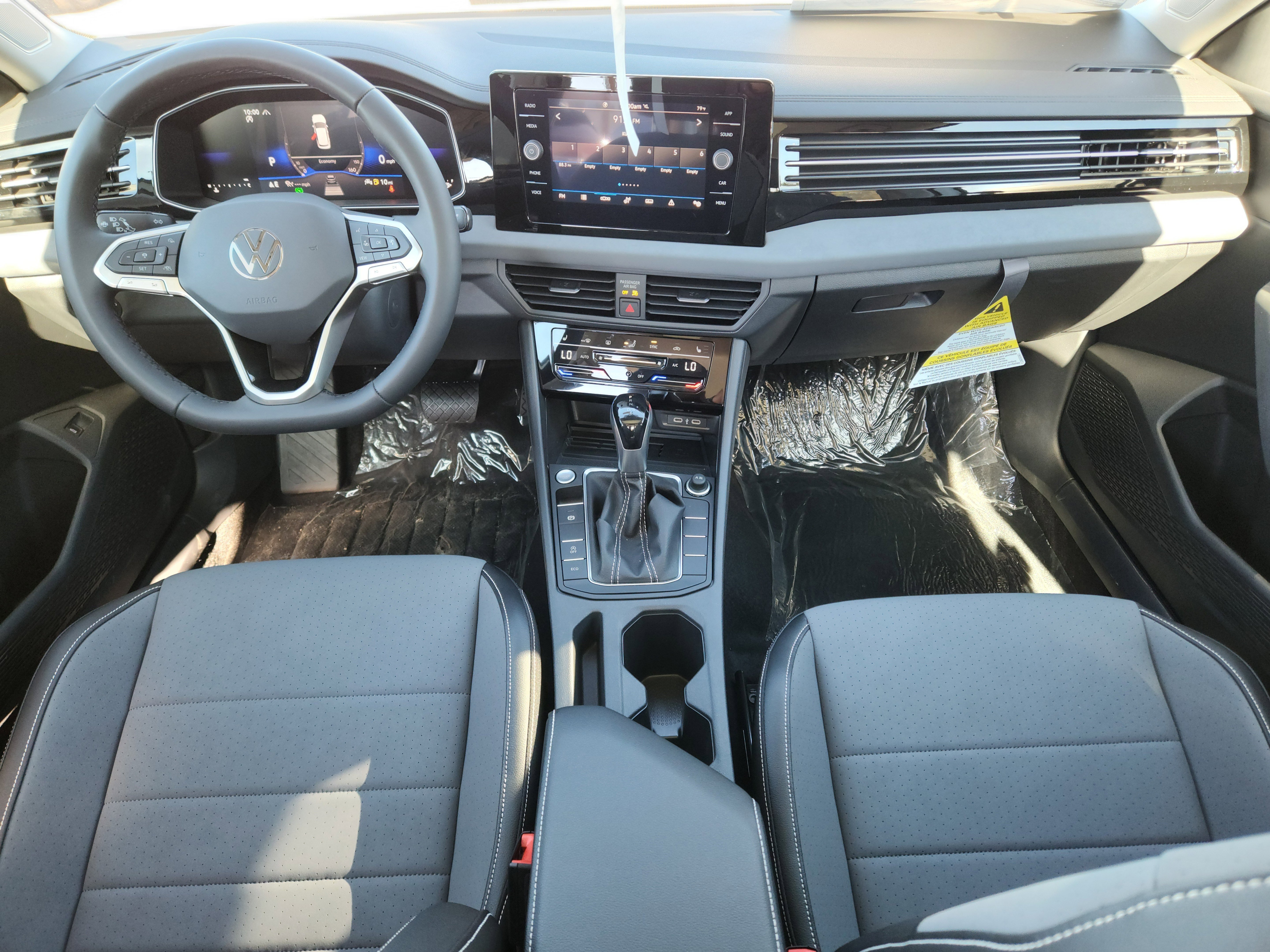 2025 Volkswagen Jetta SE - Photo 10