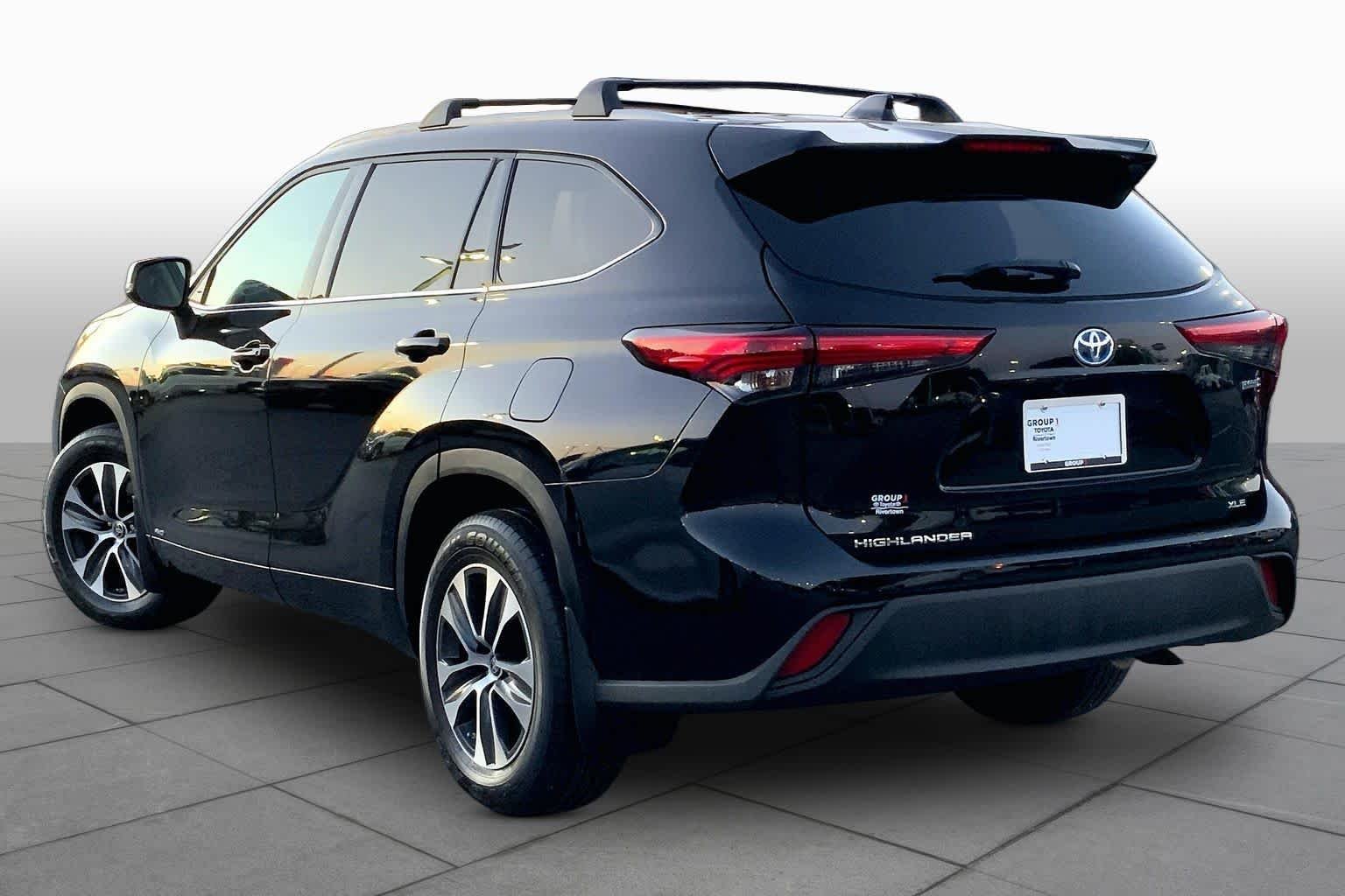 Used 2022 Midnight Black Metallic Toyota Hybrid XLE image 12