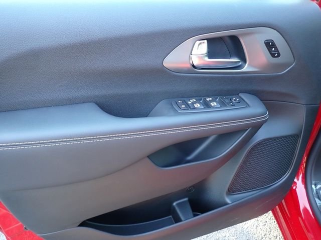 New 2026 Red Hot Pearl-Coat Exterior Paint Chrysler Select image 16
