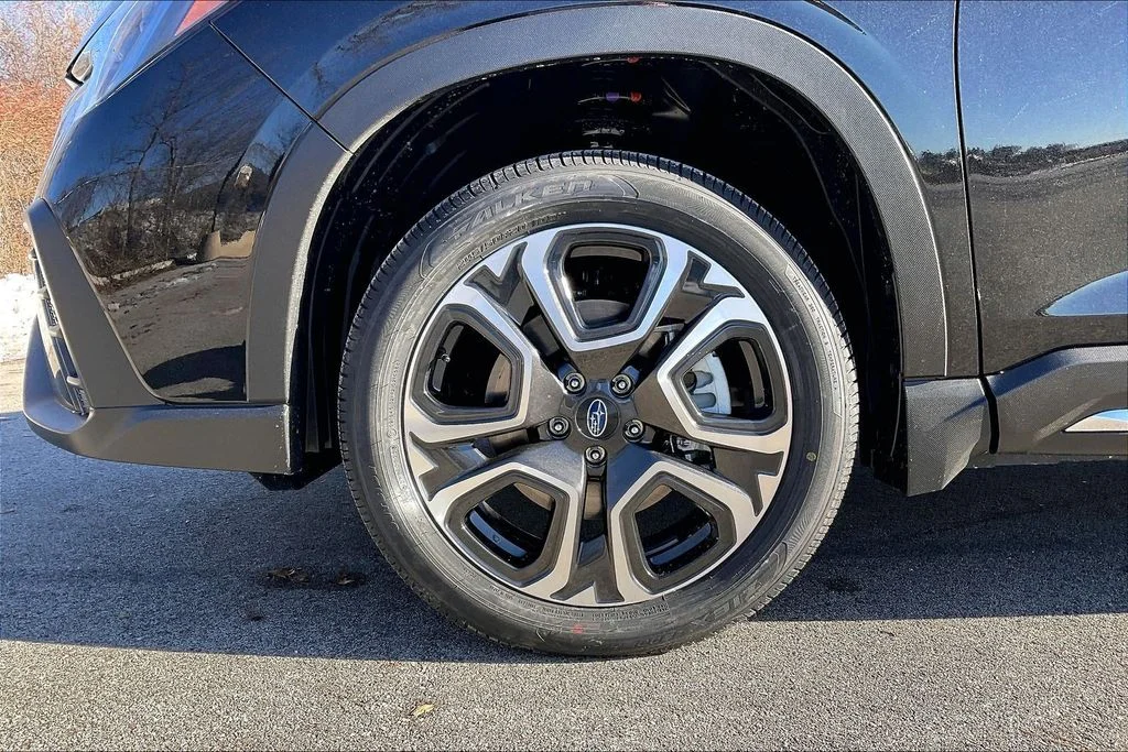 New 2026 CRYSTAL BLACK SILICA Subaru Limited 8-Passenger image 12