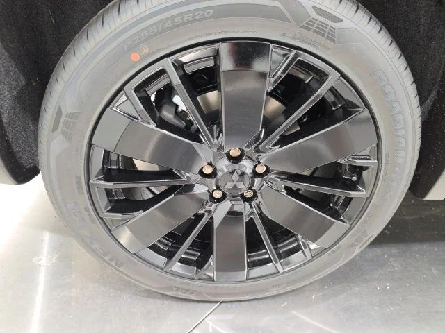 New 2026 Black Diamond Mitsubishi LE image 18