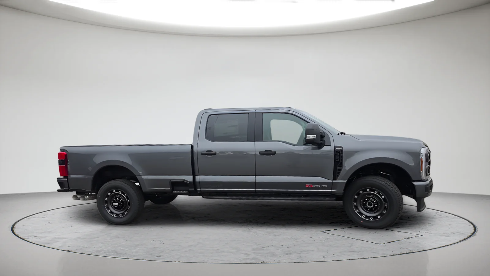 New 2027 Gray Ford XLT image 5
