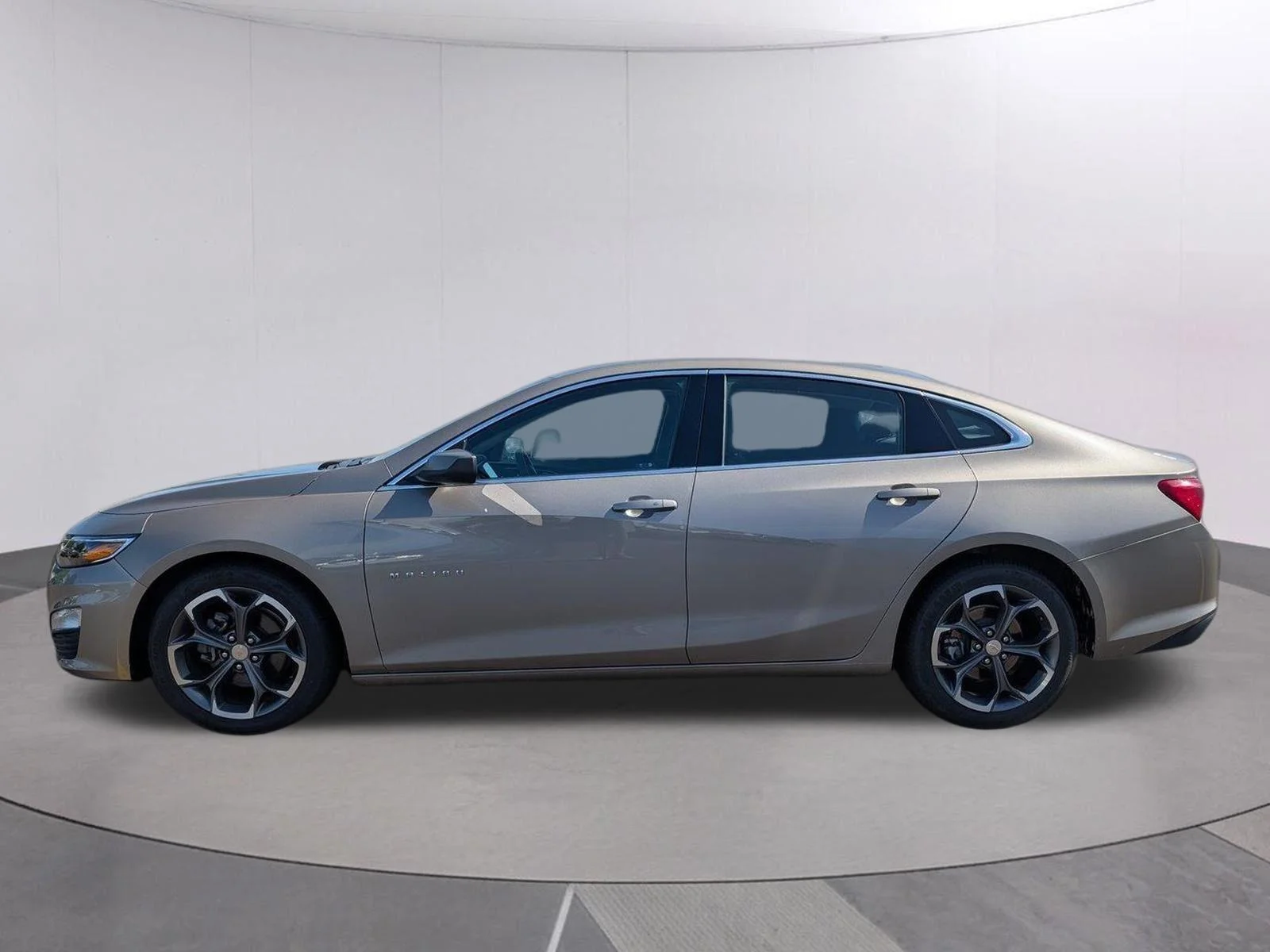 Used 2024 Mineral Gray Metallic Chevrolet 1LT image 2