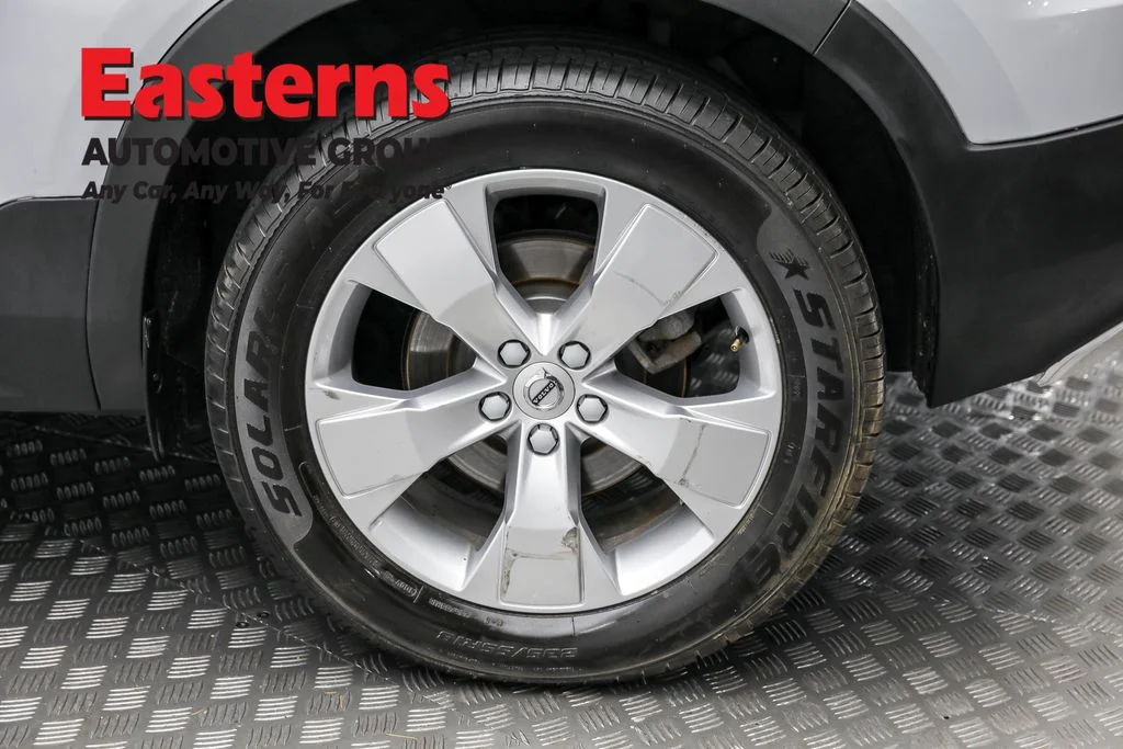 Used 2021 Silver Volvo Momentum image 8